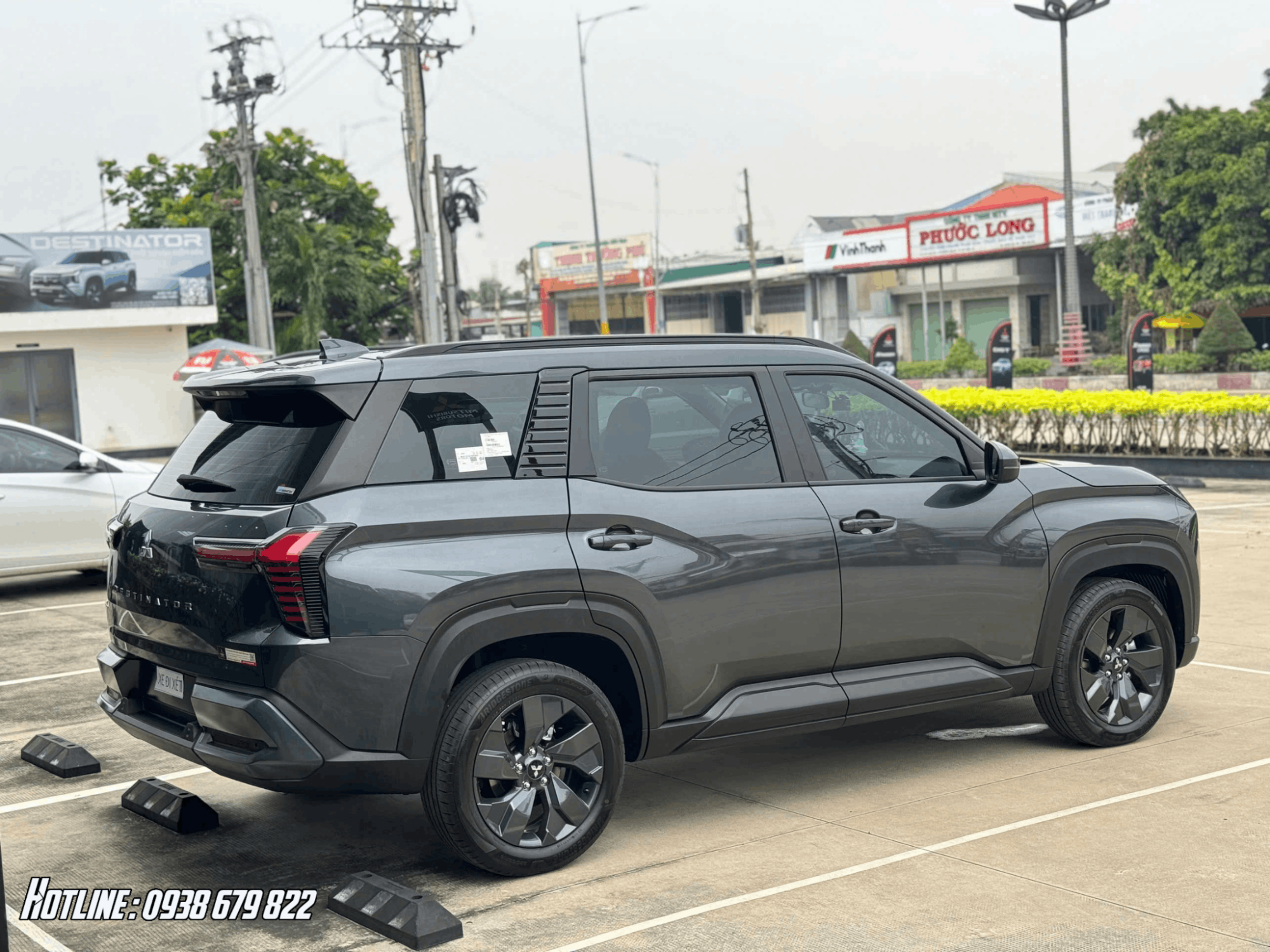 Destinator Premium Màu Xám Hình ảnh thực tế, giá lăn bánh và chương trình ưu đãi  trong tháng 3/2026